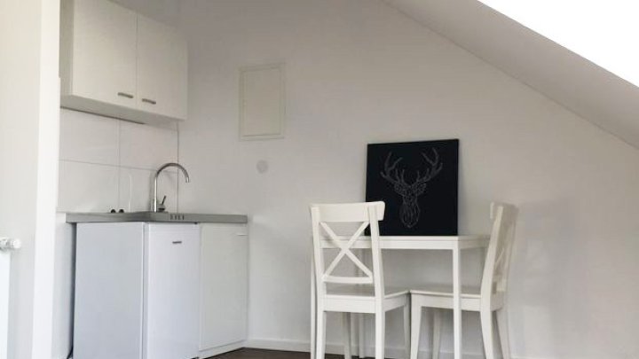 All-Inclusive! Am Wehrhahn-S-Bahnhof! Sonniges und modernes Studio-App. in zentraler Lage!